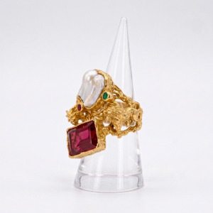 Twin Lion Sculptural Ring with Baroque